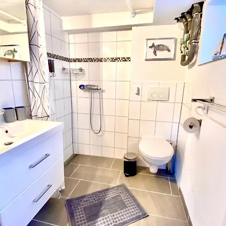Modernes Zimmer Mit Kuechenzeile Und Bad Denkte Exterior photo