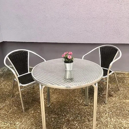 Modernes Zimmer Mit Kuechenzeile Und Bad Denkte Exterior photo