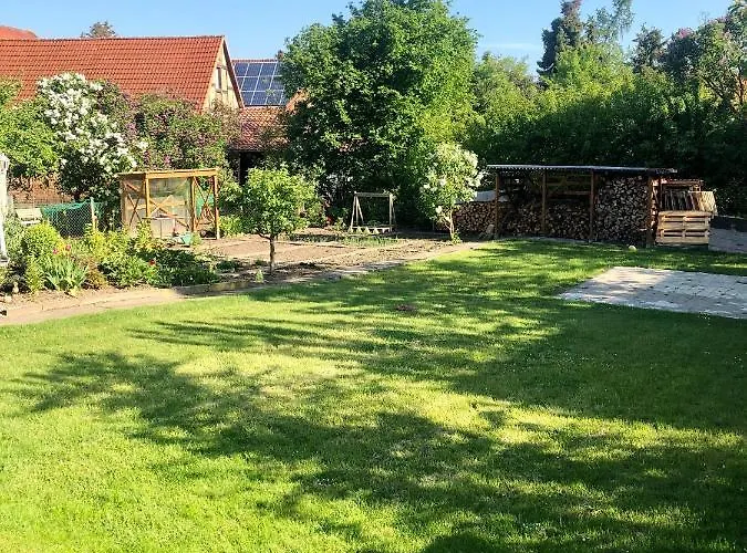 Modernes Zimmer Mit Kuechenzeile Und Bad