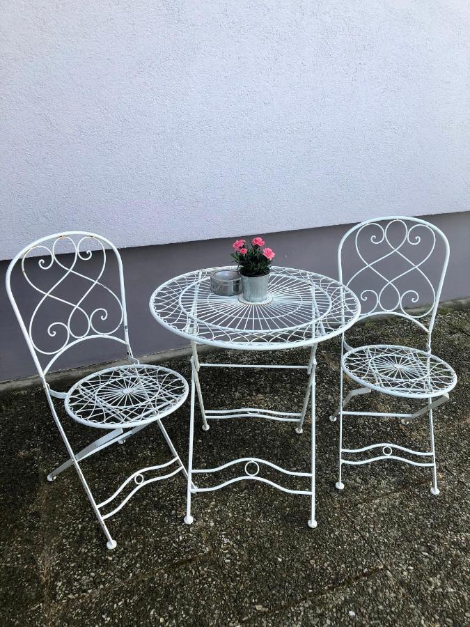Apartment Modernes Mit Kuechenzeile Und Bad *