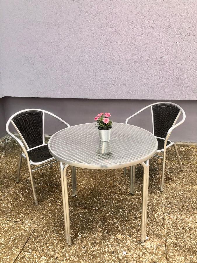 Apartment Modernes Mit Kuechenzeile Und Bad *